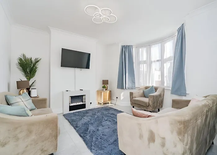 Eejs Stylish 3 Bedroom House - Greenwich