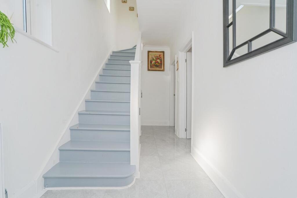Eejs Stylish 3 Bedroom House - Greenwich