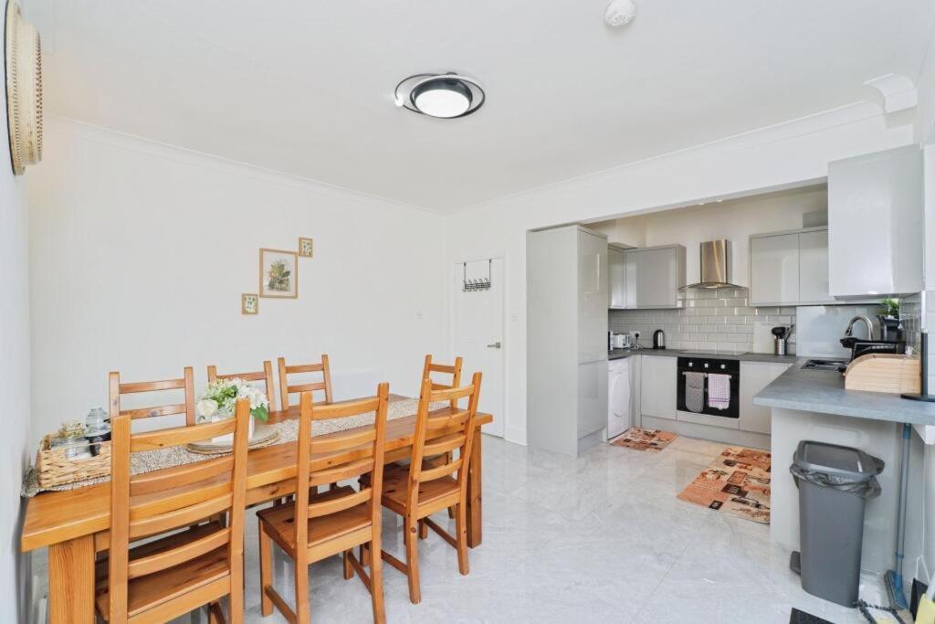 Eejs Stylish 3 Bedroom House - Greenwich Holiday home London