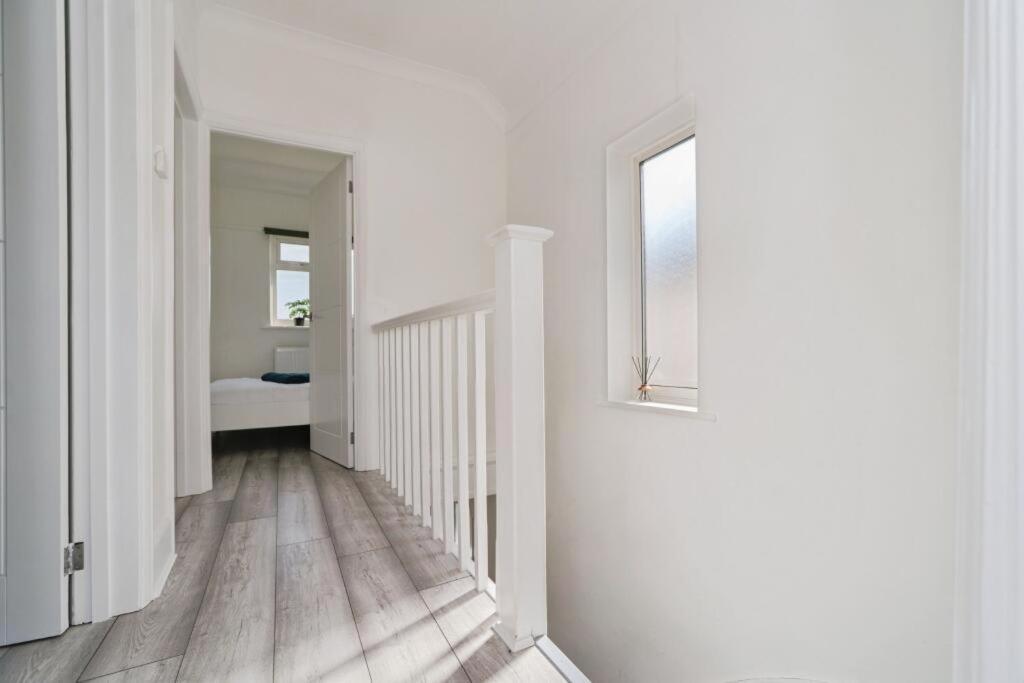 Eejs Stylish 3 Bedroom House - Greenwich *
